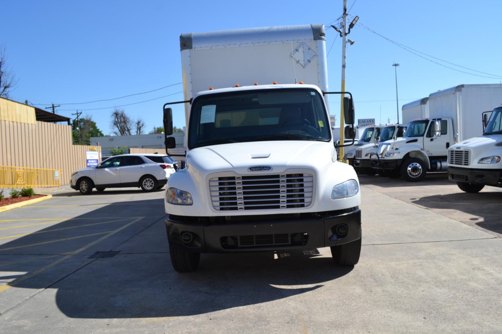 2018 WHITE /BLACK FREIGHTLINER M2-106 with an DETROIT DD5 5.1L 210HP engine, ALLISON 2100HS AUTOMATIC transmission, located at 9172 North Fwy, Houston, TX, 77037, (713) 910-6868, 29.887470, -95.411903 - 25,550LB GVWR NON CDL, SUPREME 26FT BOX , 13FT CLEARANCE, 97" X 102", MAXON 3,000LB CAPACITY ALUMINUM LIFT GATE, E-TRACKS, 80 GALLON FUEL TANK, SPRING RIDE, COLD A/C - Photo#1